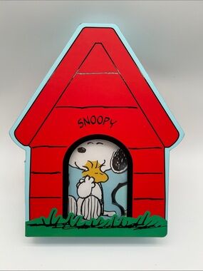 Peanuts Ulta Beauty Set Snoopy NEW!No Place Like Home Eyeshadow Lip Gloss Clips